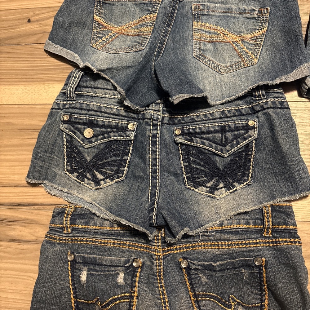 Shorts - Picture 2 of 5